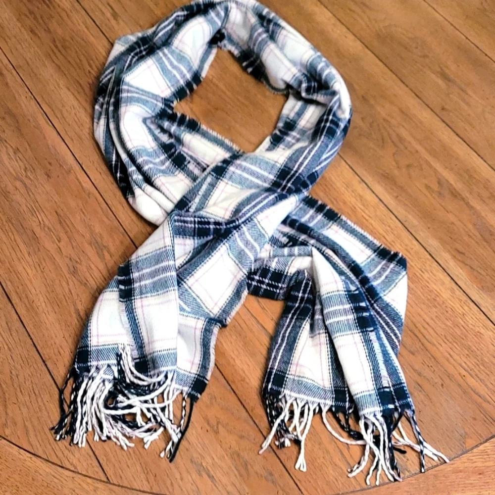 Hunter Green, Ivory & Light Pink Scarf/Wrap